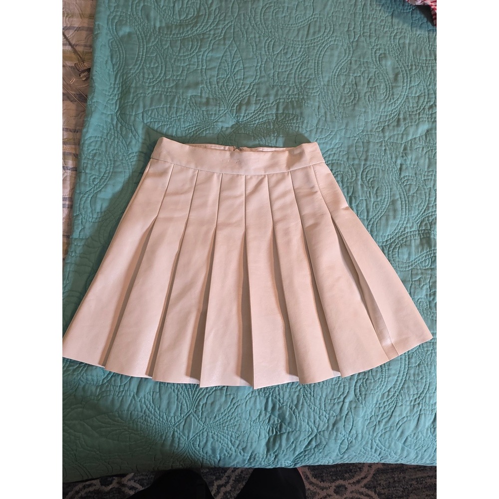 Aritzia Sunday Best Olive Pleated White Vegan Leather Mini Skirt 02-07-7372-FA22 - Picture 2 of 10